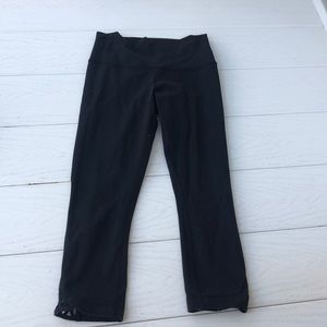 Black cropped lululemon leggings